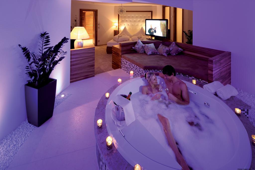 Hotel Mooshof Wellness & Spa Resort โบเดนไมส์ ภายนอก รูปภาพ